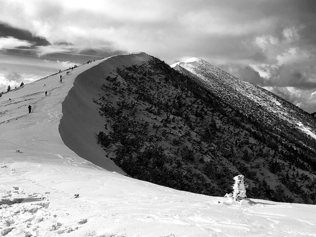 Skijimi dhe sportet dimërore në Malet e Sharrit